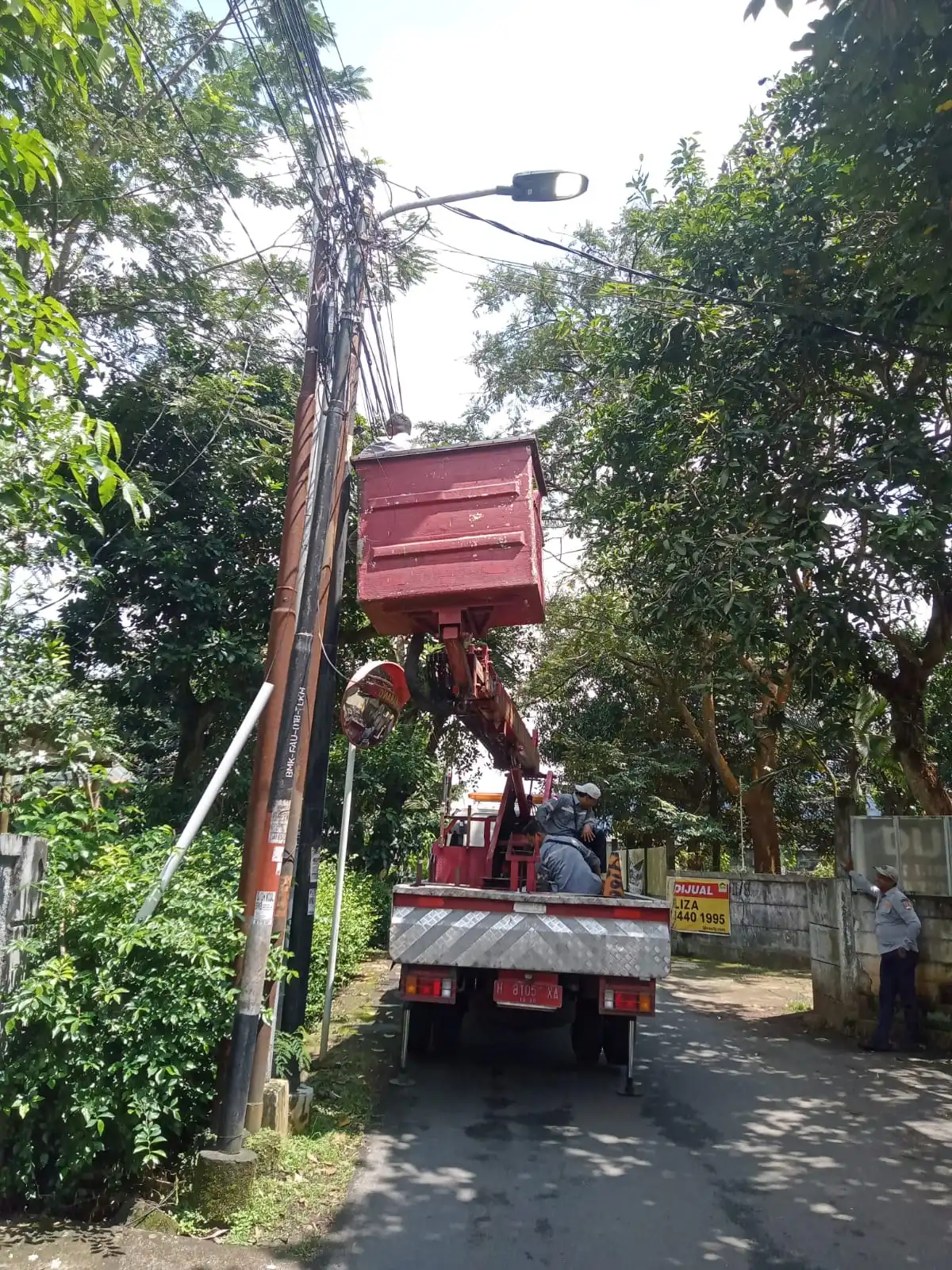 💡 Optimalkan Penerangan Jalan, Dishub Kota Semarang Perbaiki Jaringan PJU di Srondol